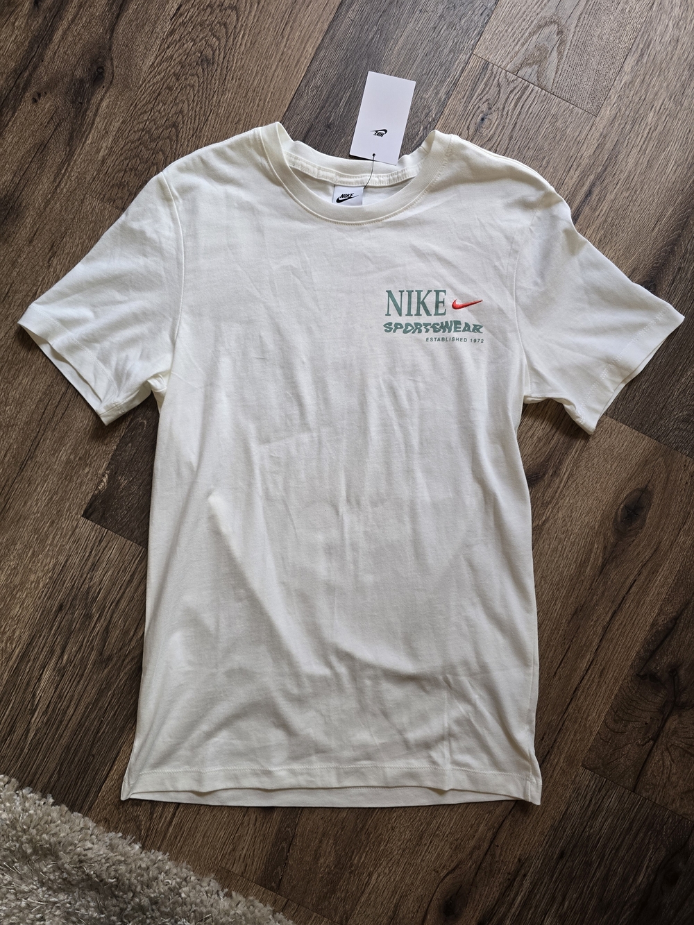 NWT Nike Men’s Cream Short Sleeve Logo T-Shirt